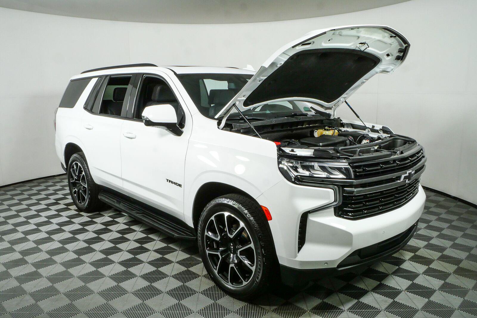 Used 2021 Chevrolet Tahoe RST w/ Luxury Package RWD image 39