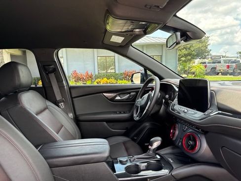 Used 2025 Chevrolet Blazer RS FWD image 11