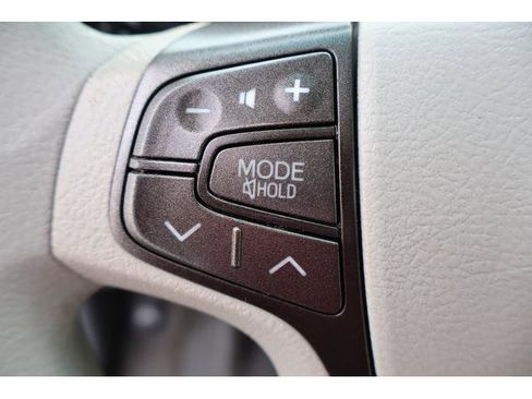 Used 2011 Toyota Sienna LE FWD image 12
