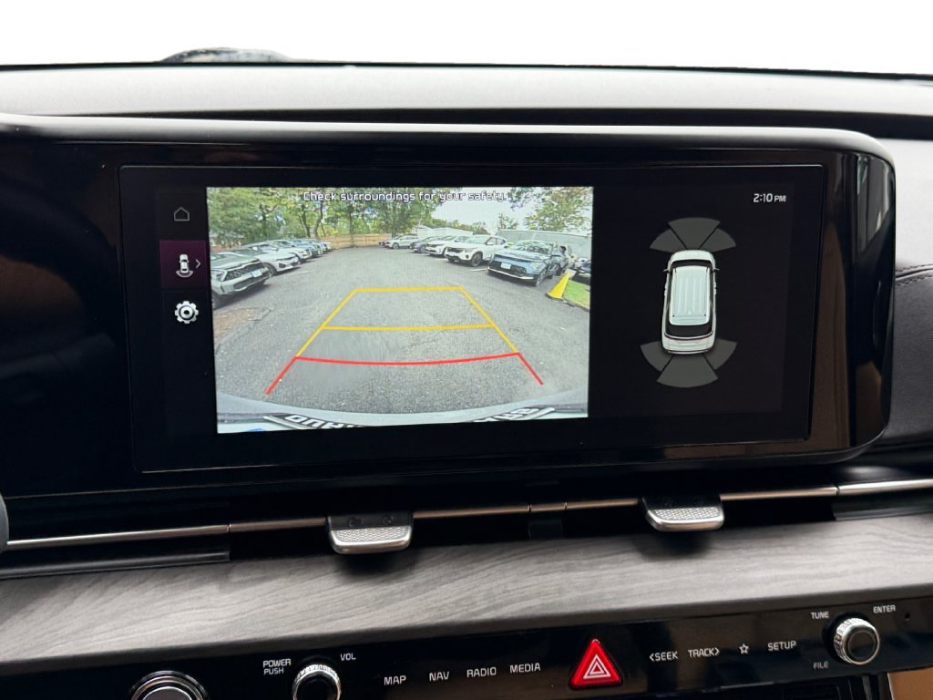 Used 2024 Kia Carnival EX FWD image 22