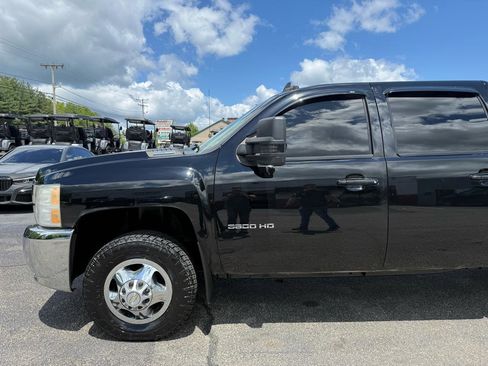 Used 2010 Chevrolet Silverado 3500 LTZ w/ LTZ Plus Package AWD/4WD image 7