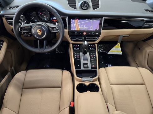 Used 2025 Porsche Macan image 6