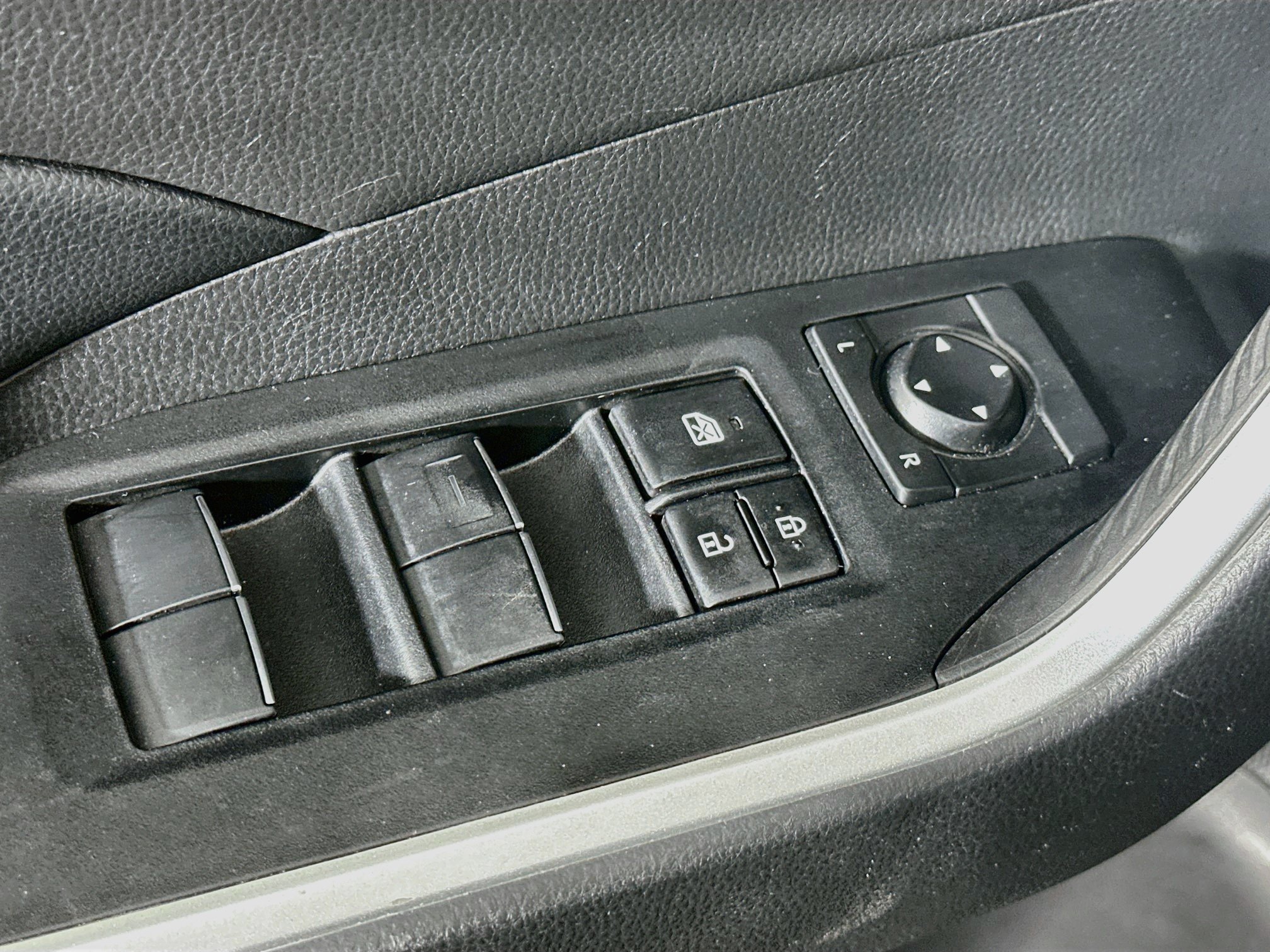 Used 2021 Toyota RAV4 XLE Premium AWD/4WD image 15
