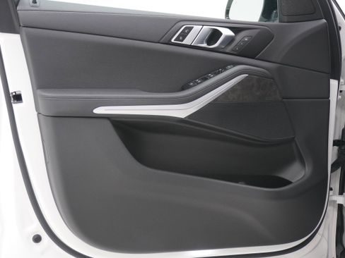 Used 2022 BMW X5 sDrive40i w/ Parking Assistance Package image 14