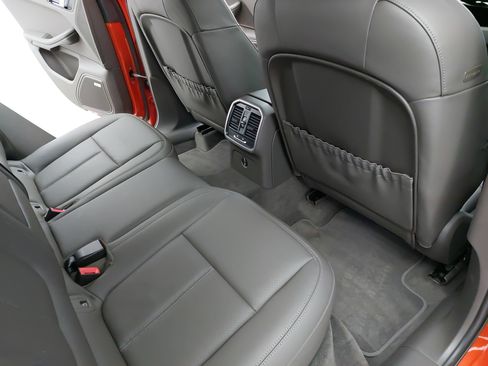 Used 2025 Porsche Macan image 13