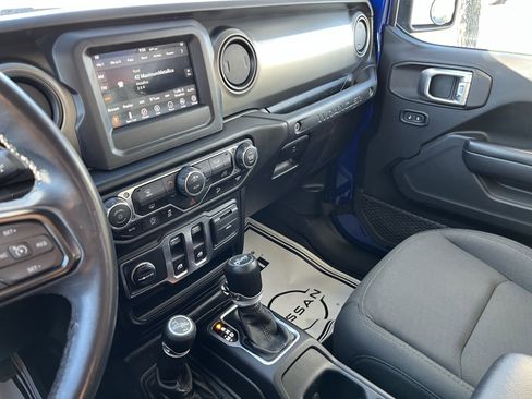 Used 2019 Jeep Wrangler Sport S image 22