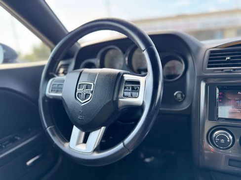 Used 2014 Dodge Challenger SXT image 32