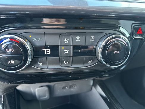 Used 2025 Chevrolet Trax ACTIV w/ Driver Confidence Package image 19