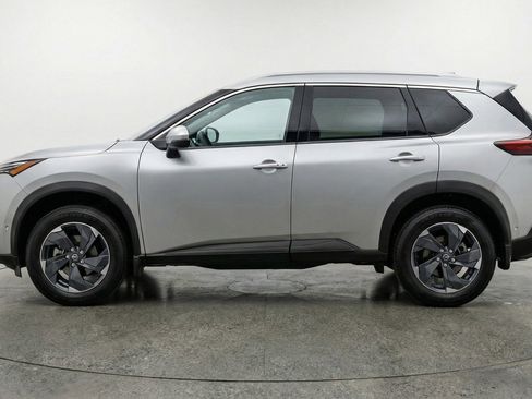 Used 2025 Nissan Rogue SV AWD/4WD image 5