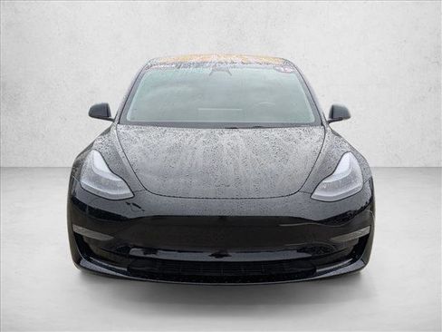 Used 2019 Tesla Model 3 Standard Range image 2
