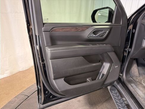 Certified 2022 Chevrolet Tahoe Z71 w/ Luxury Package AWD/4WD image 5