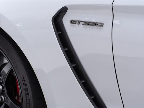 Used 2017 Ford Mustang Shelby GT350R w/ GT350R Equipment Group 920A RWD image 40