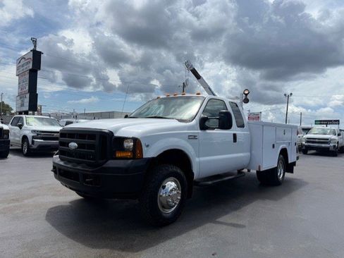 Used 2006 Ford F350 XL image 2