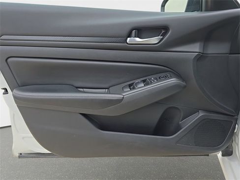 Used 2024 Nissan Altima 2.5 SV image 29