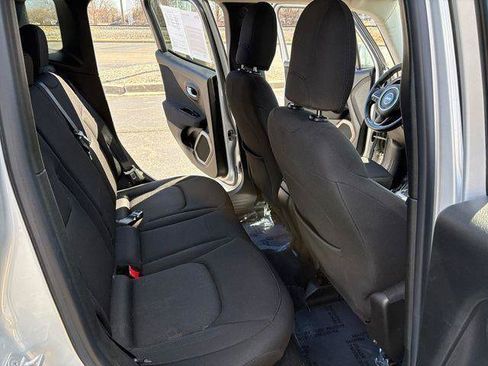 Used 2015 Jeep Renegade Latitude AWD/4WD image 19