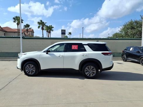 Used 2023 Nissan Pathfinder S FWD image 3
