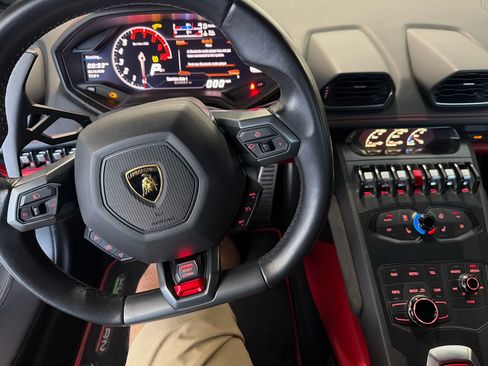Used 2016 Lamborghini Huracan LP 610-4 AWD/4WD image 4