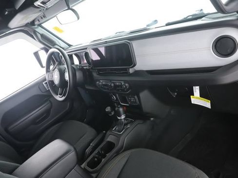 Used 2024 Jeep Gladiator Sport AWD/4WD image 27