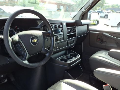 Used 2015 Chevrolet Express 2500 RWD image 16