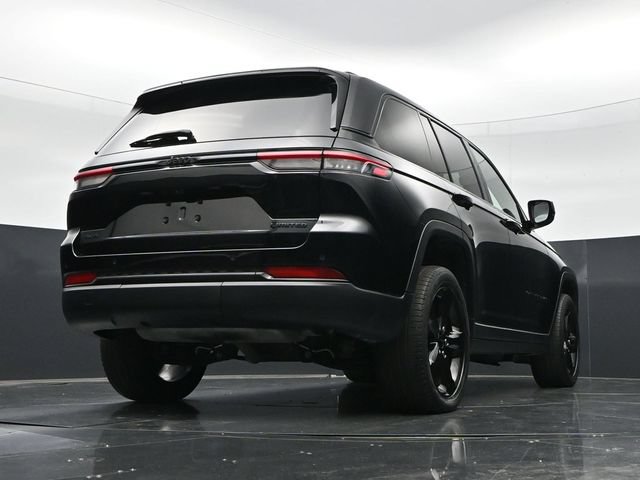 Used 2023 Jeep Grand Cherokee Limited w/ Black Appearance Package AWD/4WD image 43