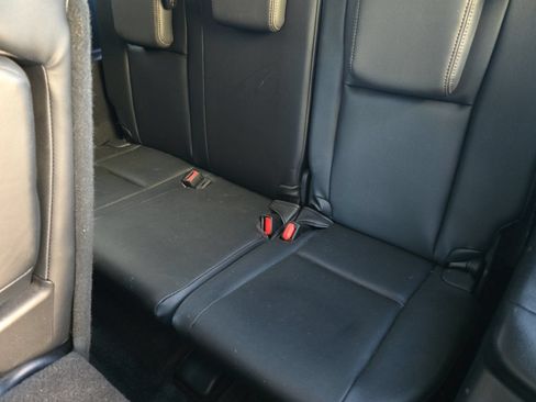 Used 2014 Toyota Highlander XLE w/ Preferred Accessory Package AWD/4WD image 12