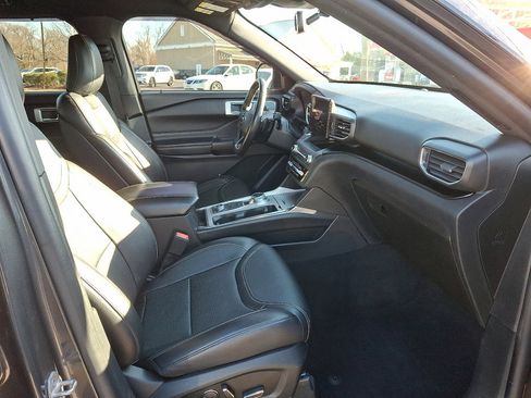 Used 2020 Ford Explorer ST w/ ST Street Pack image 11
