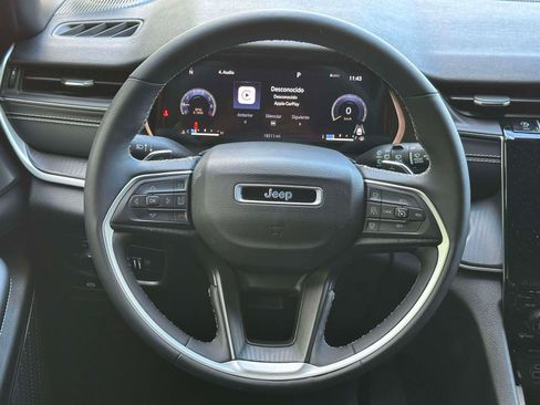 Used 2023 Jeep Grand Cherokee Altitude AWD/4WD image 12