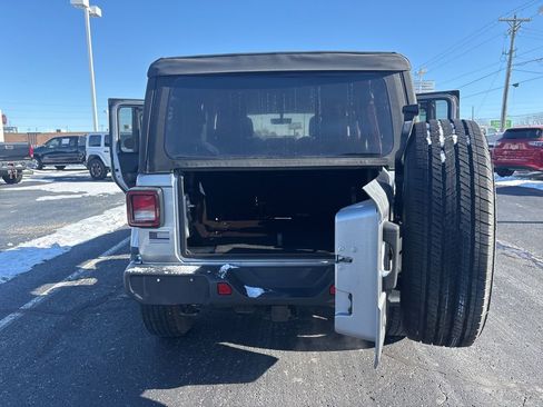 Used 2018 Jeep Wrangler Unlimited Sahara image 20