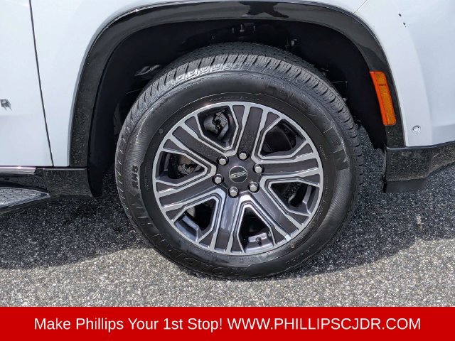 Used 2025 Jeep Wagoneer Series II AWD/4WD image 10