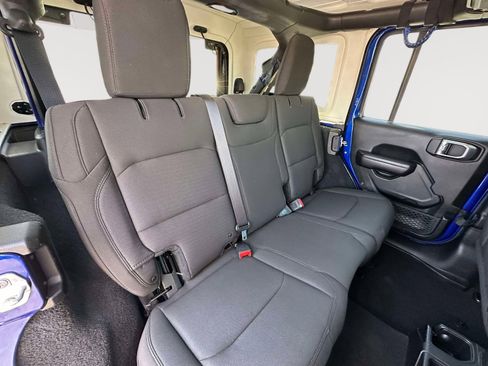 Used 2018 Jeep Wrangler Unlimited Sport S AWD/4WD image 24