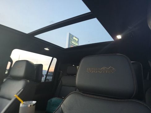 Used 2024 Chevrolet Suburban High Country w/ Advanced Technology Package image 10