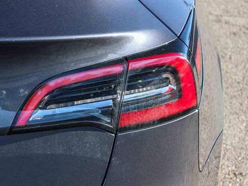 Used 2023 Tesla Model 3 Standard Range image 9