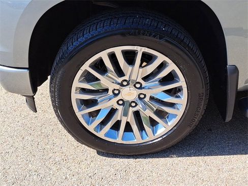 Used 2025 Chevrolet Silverado 1500 High Country w/ Technology Package image 9