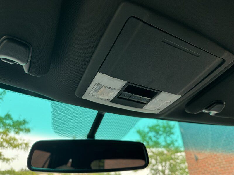Used 2015 Ford Explorer XLT w/ Equipment Group 202A FWD image 28