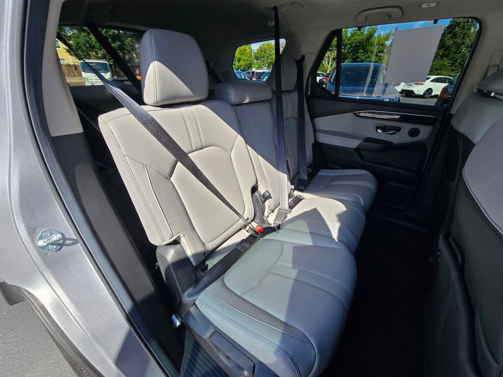 Certified 2025 Honda Pilot Touring image 6