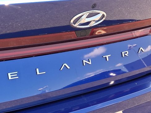 Used 2023 Hyundai Elantra Limited FWD image 30