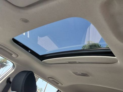 Used 2025 Hyundai Venue SEL FWD image 20