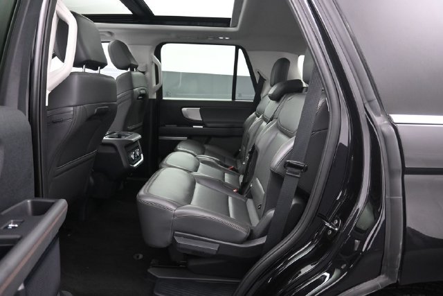 Certified 2025 Ford Expedition Active AWD/4WD image 21