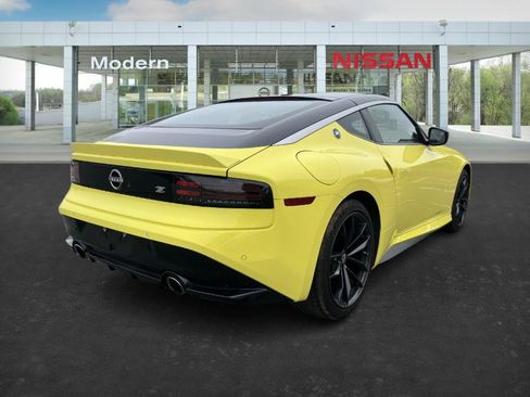 Certified 2024 Nissan Z Performance w/ Floor Mat Package image 5