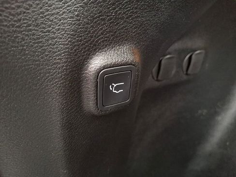 Used 2019 Jeep Cherokee Limited image 27