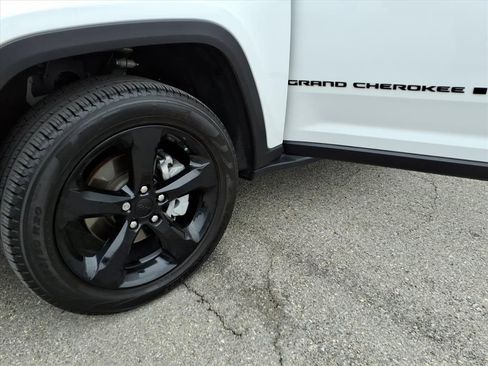 Used 2023 Jeep Grand Cherokee Altitude image 36