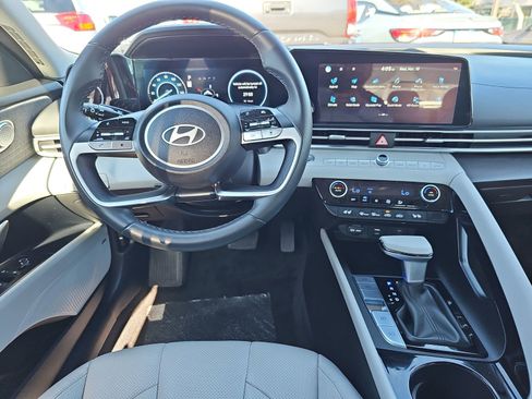 Certified 2025 Hyundai Elantra Limited image 15