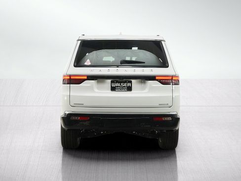 Used 2023 Jeep Wagoneer Series III w/ Preferred Equipment Group AWD/4WD image 4