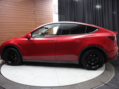 Used 2022 Tesla Model Y Long Range image 10