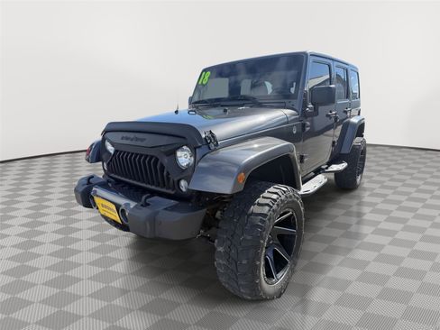 Used 2018 Jeep Wrangler Unlimited Sahara AWD/4WD image 2