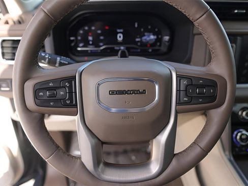 Used 2024 GMC Yukon Denali w/ Denali Reserve Package image 15