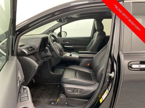 Used 2023 Toyota Sienna XSE w/ XSE Plus Package AWD/4WD image 13