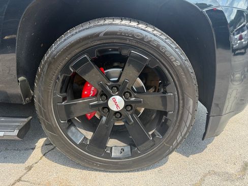 Used 2015 GMC Yukon Denali w/ Premium Package AWD/4WD image 16