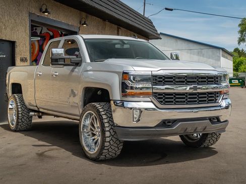 Used 2017 Chevrolet Silverado 1500 LT w/ All Star Edition AWD/4WD image 4