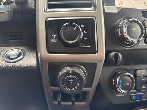 Used 2019 Ford F150 Lariat w/ Trailer Tow Package image 13